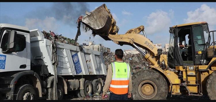 الأمم المتحدة تطلق حملة كبرى لإزالة 370 ألف طن من النفايات وسط غزة