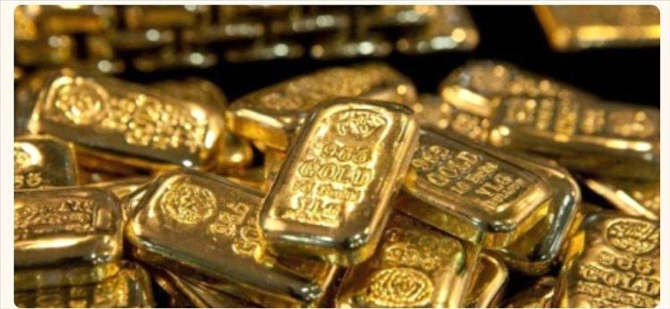 الذهب يتراجع مع ارتفاع الدولار