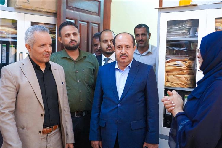 الوزير مختار اليافعي يتفقد صندوق الرعاية الاجتماعية ويبحث تحديات موازنة 2026