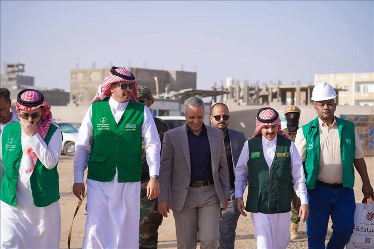 الوزير مختار اليافعي يتفقد سير العمل في مشروع مركز تأهيل الأطفال ذوي الإعاقة بالعاصمة عدن