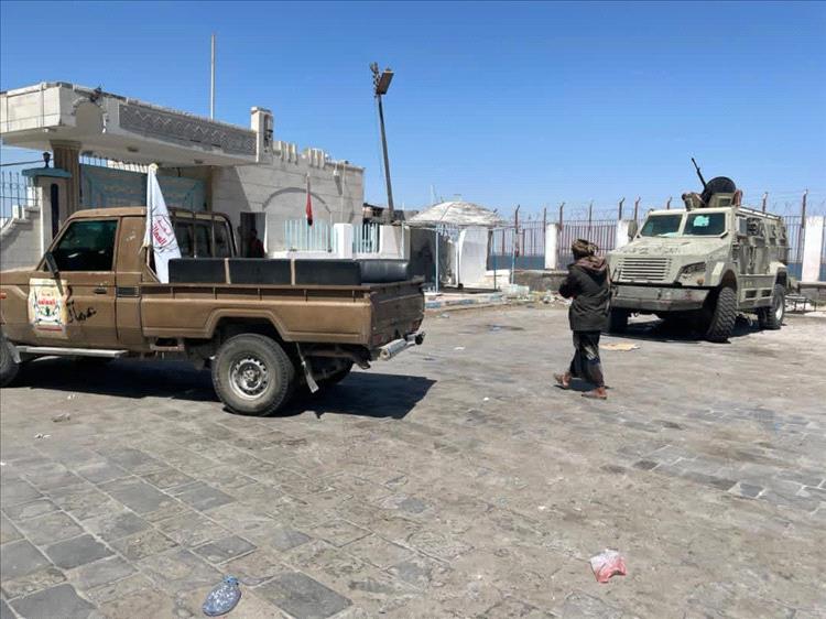 عاجل:قوات العمالقة تغلق مقر هيئة الشؤون الخارجية بالمجلس الانتقالي في التواهي