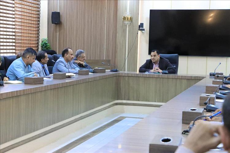 الوزير السقطري يترأس اجتماعاً موسعاً لقيادة وكوادر الوزارة لمناقشة أولويات المرحلة وتعزيز أداء قطاعات الوزارة