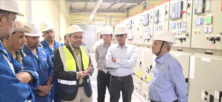 معالي وزير الكهرباء والطاقة يزور محطة “بترو مسيلة” بعدن للاطلاع على جاهزيتها التشغيلية