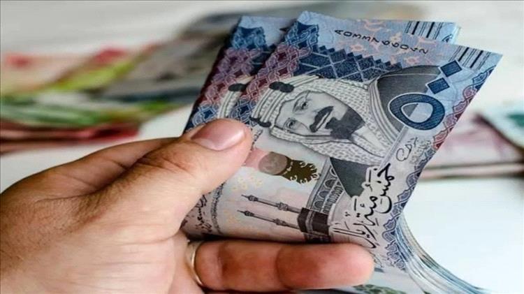 تصاعد الغضب بين معلمي عدن وأبين بسبب تأخر صرف المكرمة السعودية