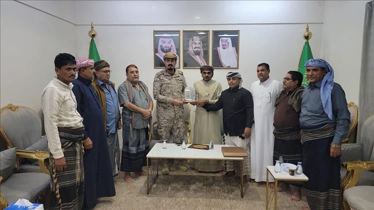 السلطة المحلية بسقطرى تكرم قائد قوة 808 للدعم والإسناد السلف بالمحافظة وتستقبل خلفه الجديد