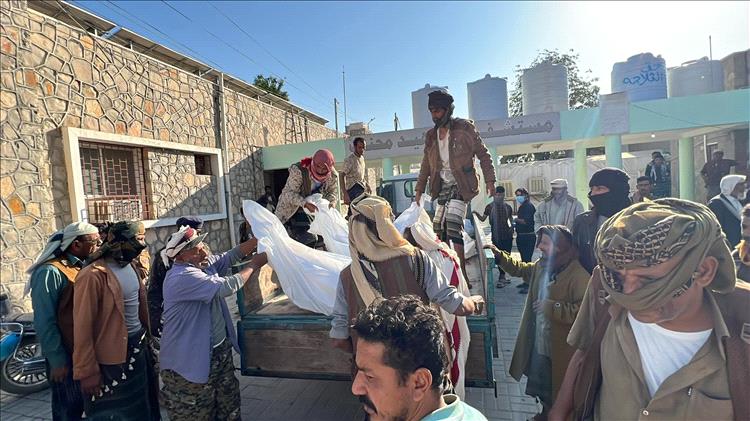 في فاجعة هزت أبين.. الصحفي محمد مهيم يكشف التفاصيل الكاملة لحادثة "حافلة الركاب" وتفحم 16 مسافراً