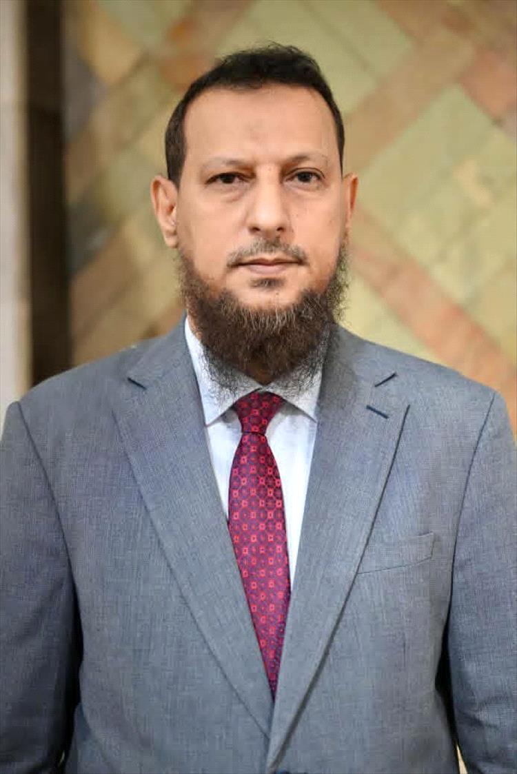 محافظ العاصمة عدن يشكّل لجنة للنظر في قضايا الموظفين والمواطنين ومعالجتها