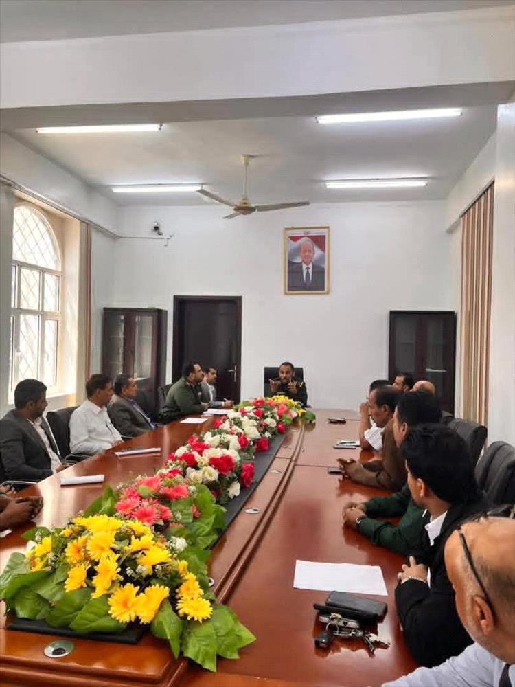 اللواء طارق عمير النسي يرأس اجتماعاً موسعاً لمدراء العموم بمصلحة الهجرة والجوازات في عدن