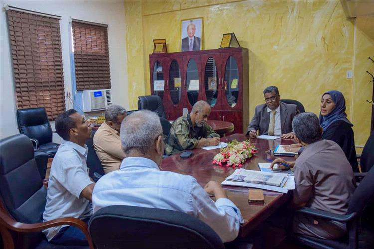 وكيل أول العاصمة عدن يترأس الاجتماع الأول للجنة معالجة قضايا وشكاوي المواطنين والموظفين