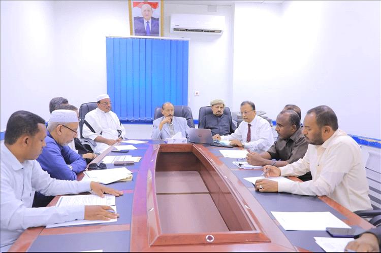 مجلس إدارة هيئة مستشفى سيئون العام يناقش أداء 2025م وخطط التطوير للعام 2026م