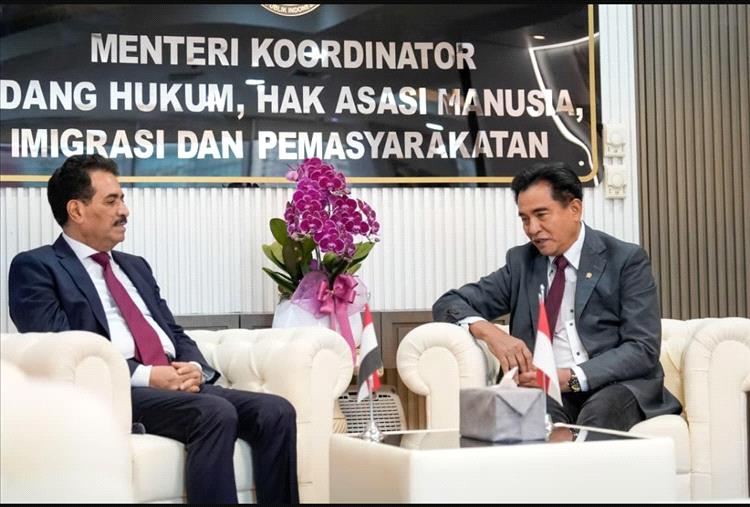 سفير اليمن يلتقي وزير التنسيق للشؤون القانونية وحقوق الإنسان الاندونيسي