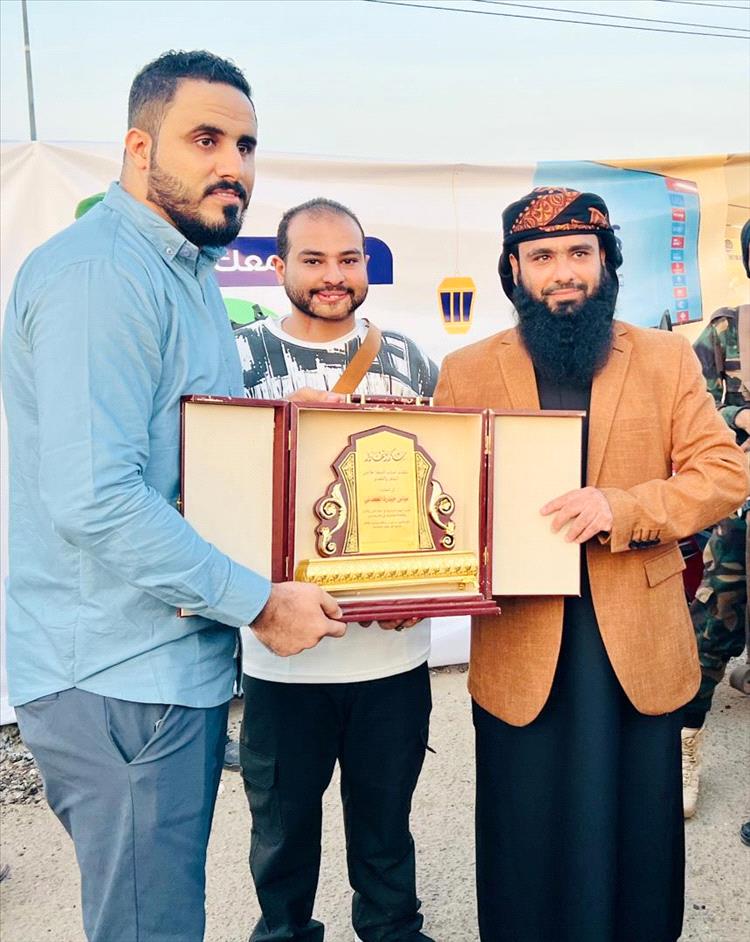 شباب وناشطو مديرية المعلا يكرمون المقدم مياس الجعدني تقديرا لجهوده في مكافحة المخدرات