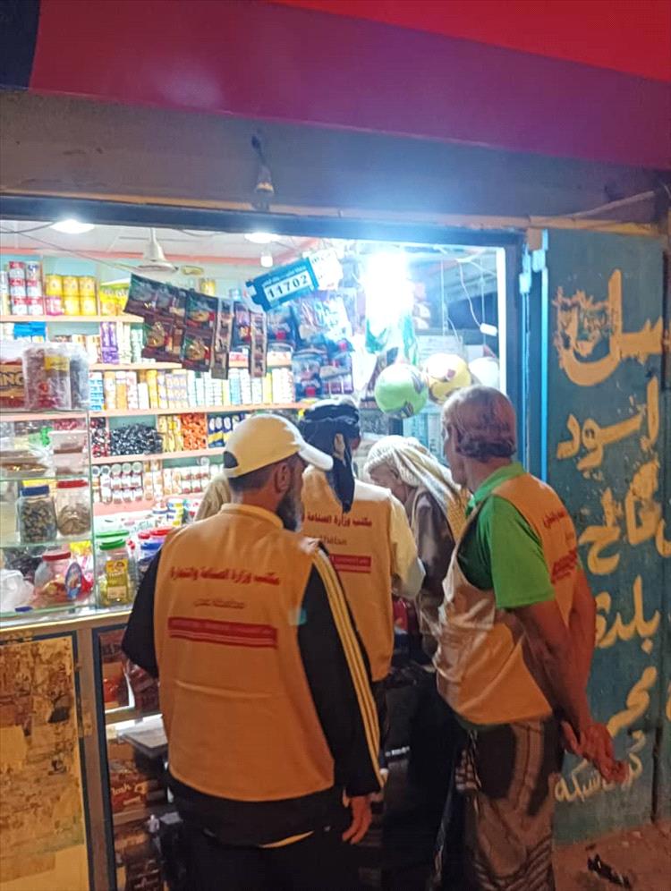 مكتب الصناعة والتجارة بخورمكسر يواصل نزولاته الرقابية اليومية على الأسواق ويضبط مخالفات تموينية