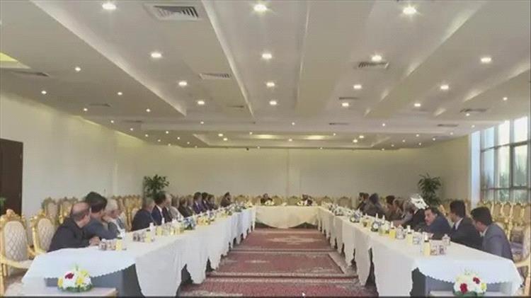 مستشار رئاسي يكشف كواليس صادمة لإعلان حلّ المجلس الانتقالي الجنوبي