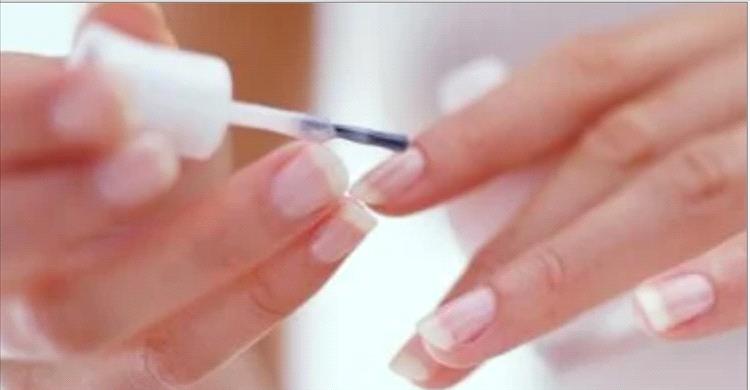 نصائح عملية ووصفات طبيعية لتقوية الأظافر ومنع تقصفها