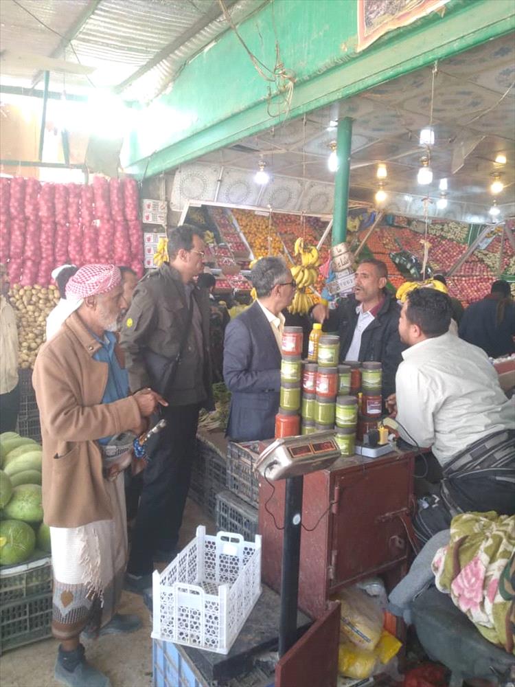 مدير عام عتق ينفذ نزولات ميدانية لمراقبة الأسعار وحماية المستهلك