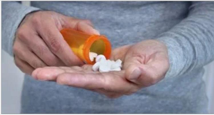 كيف تضر مسكنات الألم الكلى.. 7 نصائح لتناولها بأمان