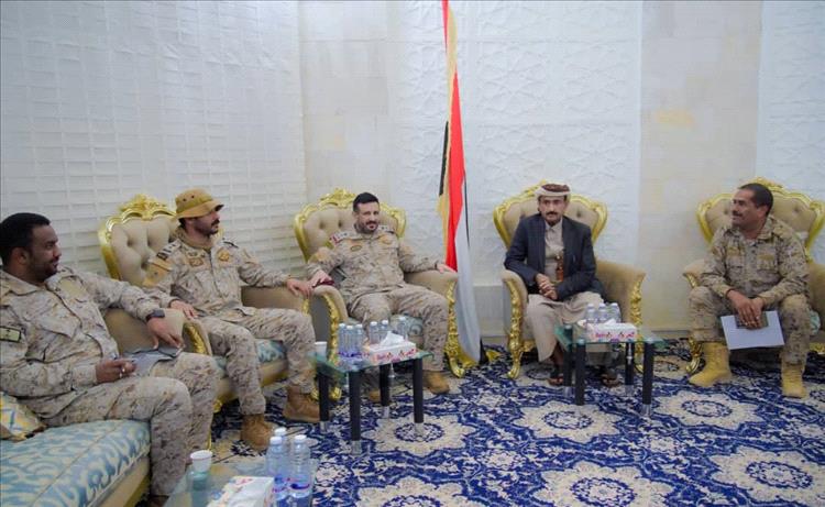 الوفد السعودي يناقش صرف رواتب "دفاع شبوة" ويبحث إعادة هيكلة الوحدات الأمنية والعسكرية