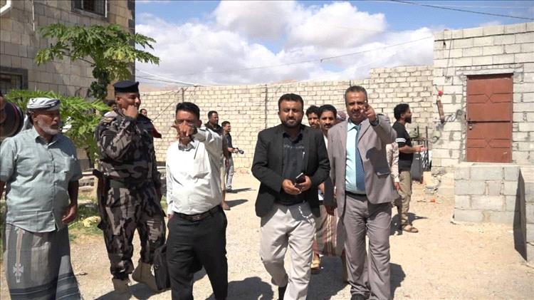 رئيس النيابة الجزائية بحضرموت ورئيس نيابة الأموال العامة يتفقدان عدد من مراكز الاحتجاز بالمكلا