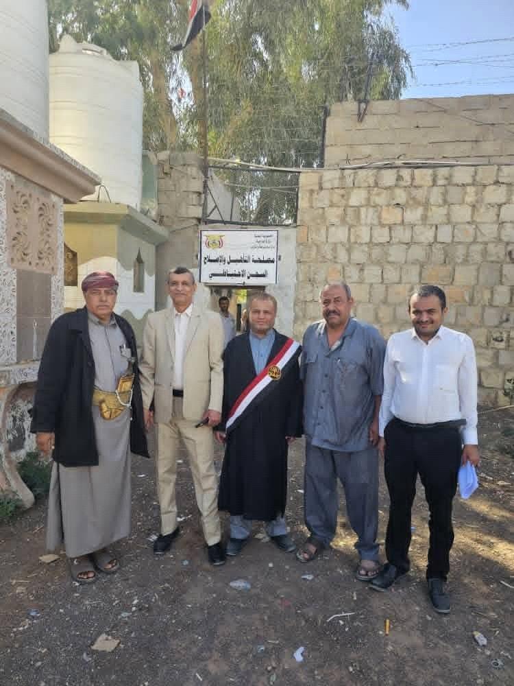 رئيس نيابة استئناف الجزائية المتخصصة بمأرب ينفذ زيارة تفقدية لسجون وأجهزة أمن الدولة بالمحافظة