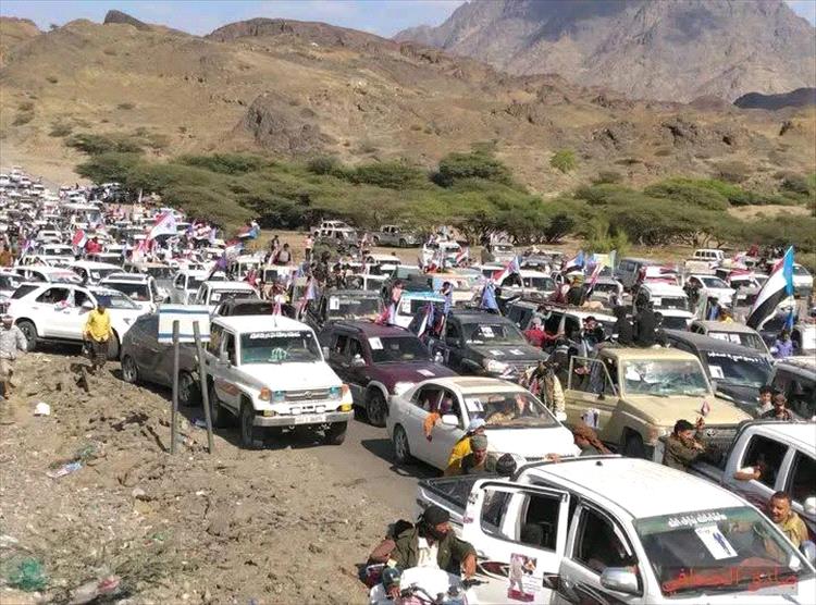 إغلاق طريق العند من قبل  درع الوطن والعمالقة يعيق وصول حشود الضالع ويافع وردفان إلى عدن