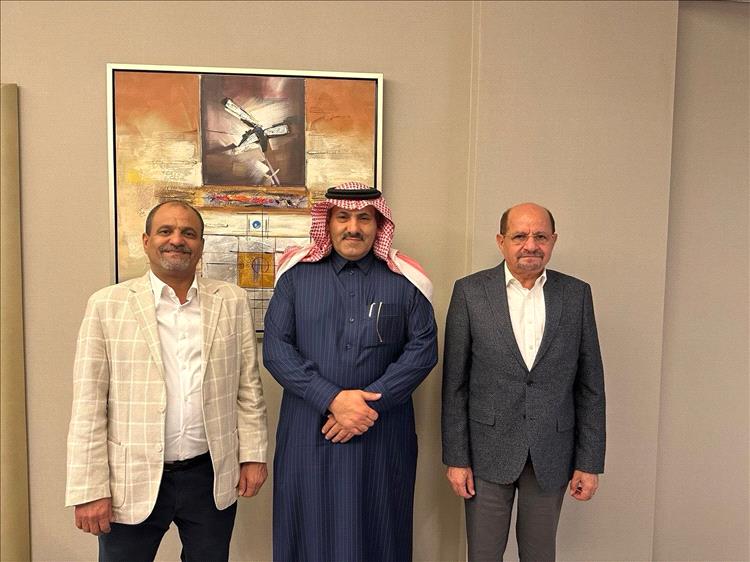 السفير آل جابر يبحث مع الزنداني  وشلال جهود دعم الاقتصاد اليمني ومكافحة الإرهاب