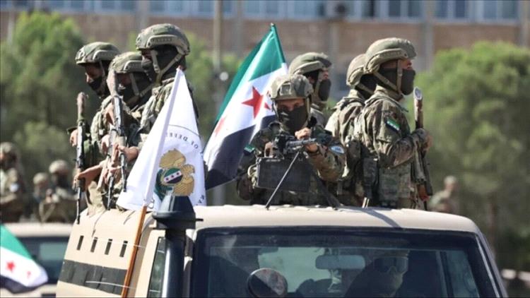 قسد تفجر جسور الرقة والجيش السوري يقتحم الطبقة وسط اتهامات بجرائم حرب