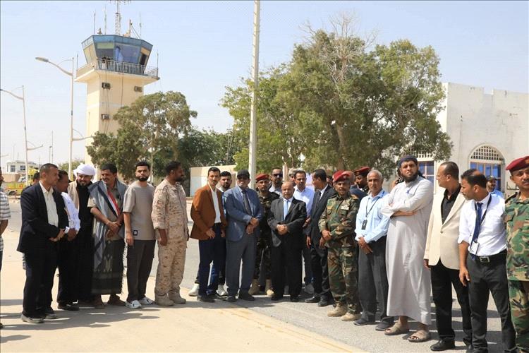 عضو مجلس القيادة الرئاسي الخنبشي يدشن أول الرحلات الدولية لمطار الريان الدولي