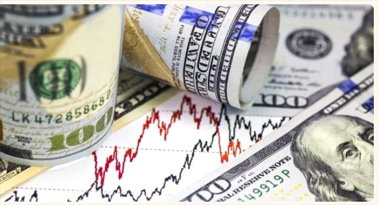 الدولار يسجل أدنى مستوى له في أسبوع