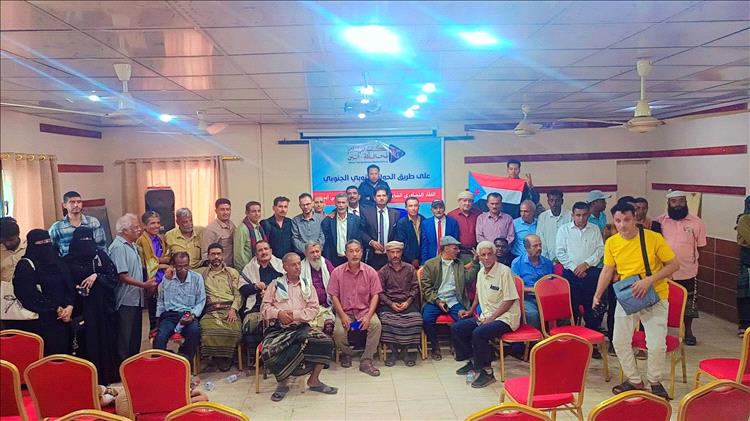 صحفيو أبين يطالبون بمصالحة وطنية شاملة ورفض "الوصاية" في لقاء تشاوري موسع بزنجبار