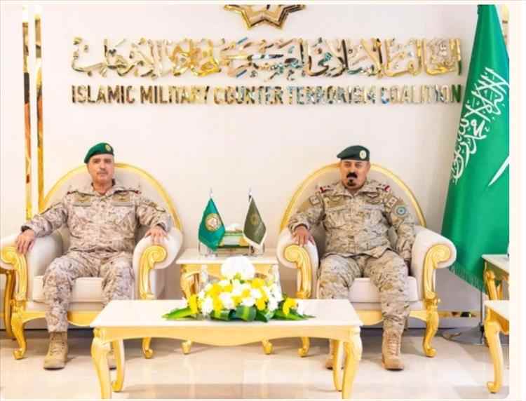 قائد التحالف الإسلامي العسكري لمحاربة الإرهاب يستقبل قائد القيادة العسكرية الموحدة لمجلس التعاون الخليجي