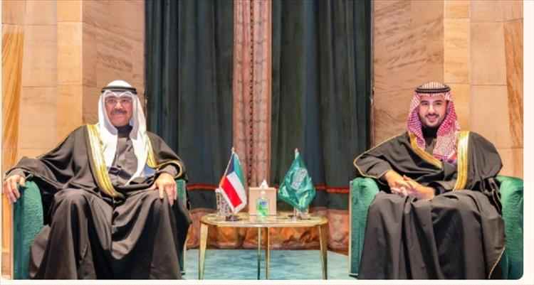 وزير الدفاع السعودي يبحث مع نظيره الكويتي تعزيز التعاون الثنائي في المجال الدفاعي