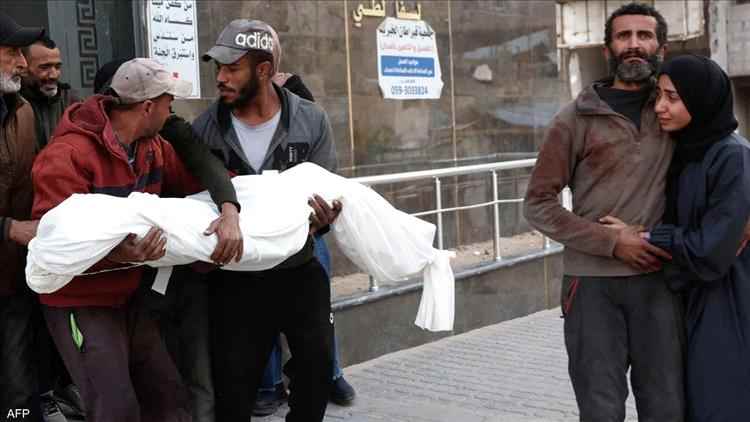قصف إسرائيلي يقتل عائلة كاملة داخل خيمتها في خانيونس