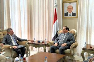 وزير الداخلية اليمني يبحث مع السفير الأمريكي تعزيز جهود مكافحة الإرهاب