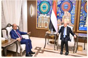 الرئيس العليمي يستقبل رئيس الوزراء ويطلع على استقالة الحكومة تمهيدًا لتشكيل حكومة جديدة ومواصلة الإصلاحات الشاملة
