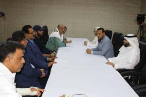 اجتماع مشترك للسلطة المحلية بعدن والتحالف العربي يناقش استقرار إمدادات الغاز والوقود وتحسين الخدمات