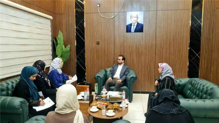 عدن .. وزير الخدمة المدنية يلتقي رئيسة اللجنة الوطنية للمرأة لبحث تمكين النساء وحقوق الموظفات
