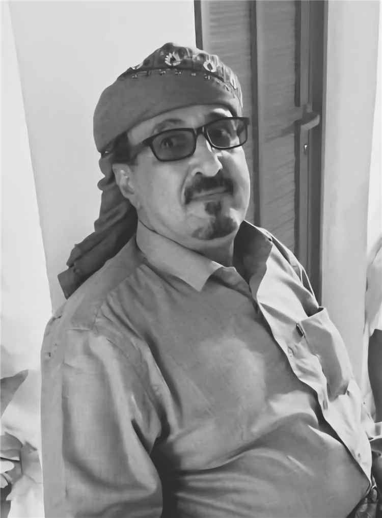 أسرة المناضل أحمد عبدالله أمزربة تستقبل المعزين في قاعة ليالي بخط المملاح