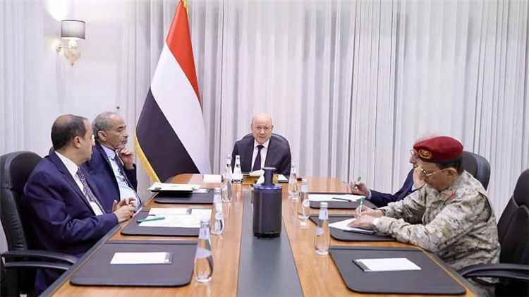 عاجل | مجلس القيادة الرئاسي يعقد اجتماعًا استثنائيًا طارئًا لبحث الانتهاك الإيراني السافر لسيادة الجمهورية اليمنية