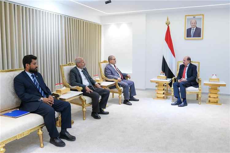 رئيس الوزراء وزير الخارجية يطلع على سير العملية التعليمية والأكاديمية بجامعة حضرموت