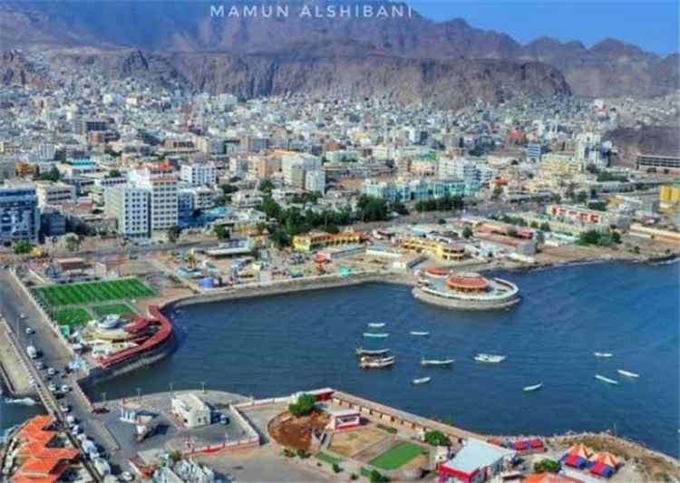 العثور على مواطنة متوفاة داخل منزلها في كريتر بعد انبعاث رائحة من جثمانها
