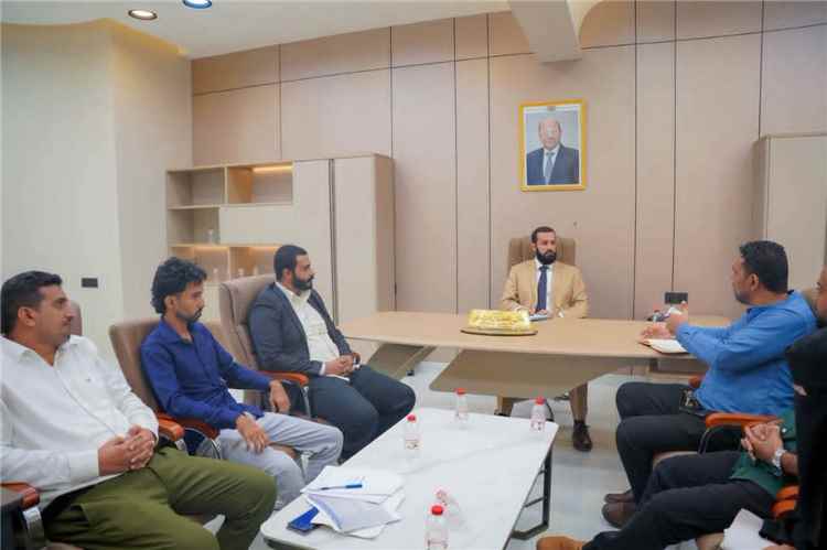 محافظ أبين يلتقي اللجنة التحضيرية للقمة الشبابية ويشدد على أهمية دعم وتمكين الشباب في مختلف المجالات