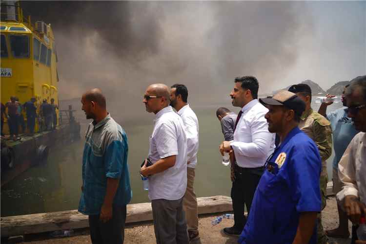 مستشار مؤسسة موانئ خليج عدن يوضح تفاصيل حادث احتراق زعيمة خشبية ويؤكد استمرار الحركة الملاحية دون تأثر