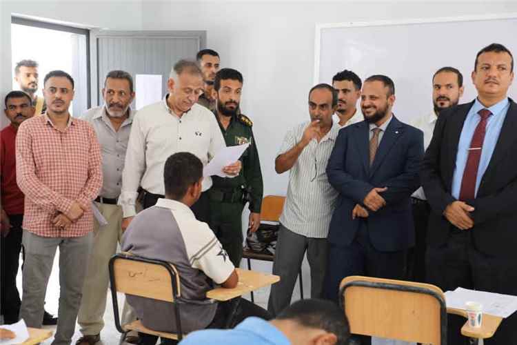 وكيل وزارة التعليم الفني يدشن الاختبارات الوزارية لطلاب المعاهد التقنية والمهنية في العاصمة عدن