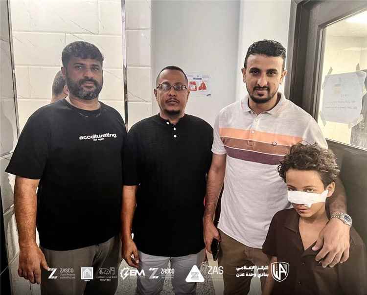 إدارة نادي وحدة عدن تزور الطفل ريان إبراهيم وتتكفل بعلاجه