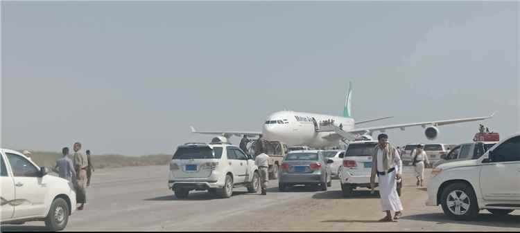 استنفار عسكري وملاحي: اليمن على صفيح ساخن بعد "اختراق" الحديدة وتحويل مسارات الطيران من عدن