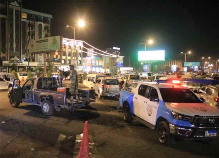 القوات الأمنية وكتيبة حماية المنطقة الحرة تؤمن حركة الجماهير في المنصورة