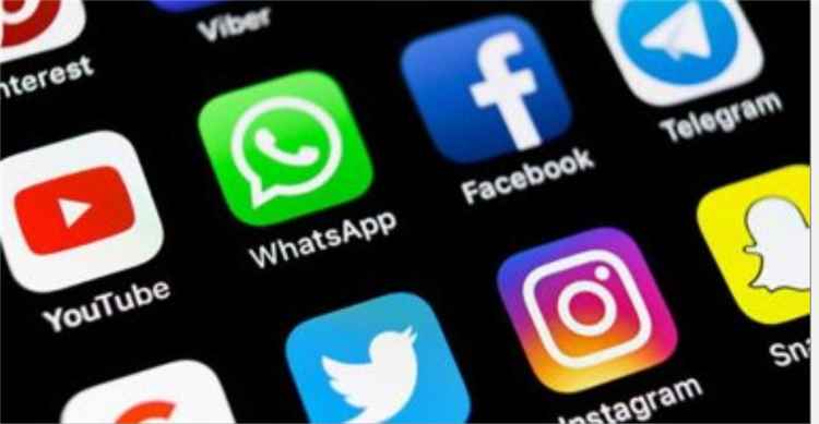 بريطانيا تفرض حظرًا ليليًا على استخدام وسائل التواصل الاجتماعى للمراهقين