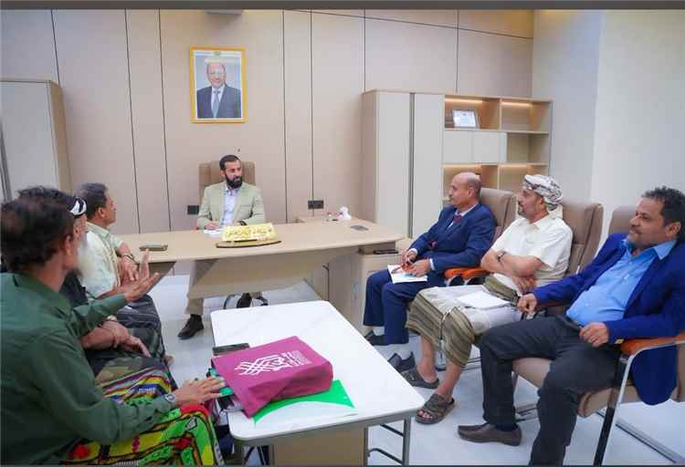 محافظ أبين يلتقي مدير عام مديرية سباح ويناقش احتياجات المديرية