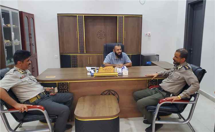 مدير عام مديرية التواهي يلتقي مدير الأحوال المدنية ويؤكد أهمية افتتاح مكتب الأحوال المدنية والسجل المدني بالمديرية